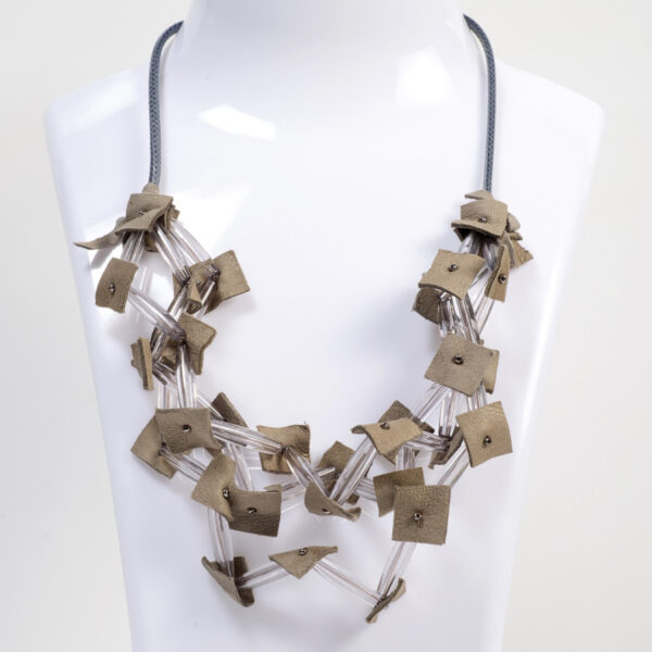 Leather Charm – Χειροποίητο Πολύσειρο Κολιέ από Δέρμα