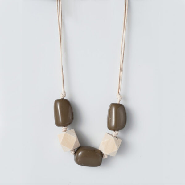 Natural Balance – Χειροποίητο Κολιέ με Ξύλινες Χάντρες