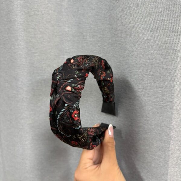 Mystic Night – Στέκα Μαλλιών Μαύρη με Floral Paisley