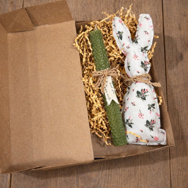 Πασχαλινό Σετ Δώρου με Λαμπάδα από Μελισσοκέρι & Χειροποίητο Υφασμάτινο για Νονά